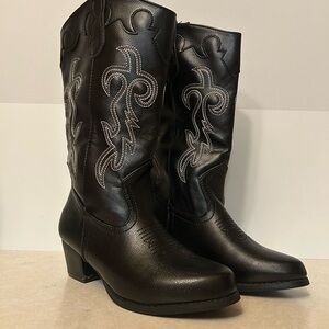 NWT CANYON TRAILS Women’s size 7 Chic Black Embroidered Heeled Boots